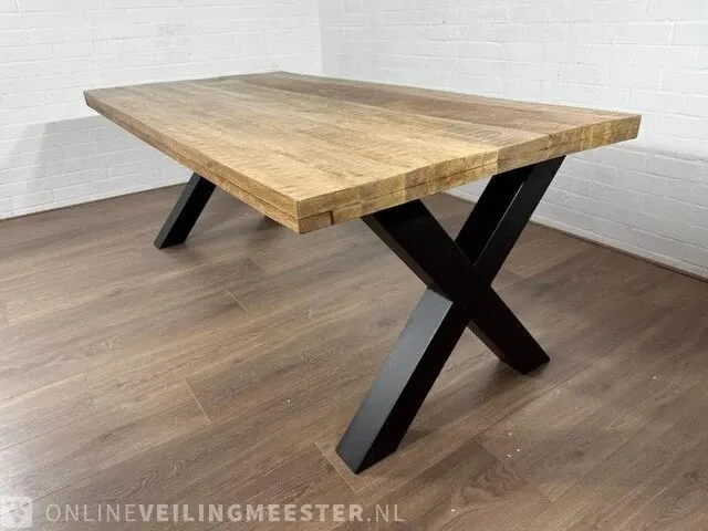 Eetkamertafel – mangohout – dikke zwart metalen x – poot - afbeelding 1 van  6