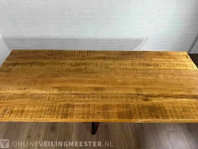 Eetkamertafel – mangohout – zwart metalen spinpoot - afbeelding 6 van  7