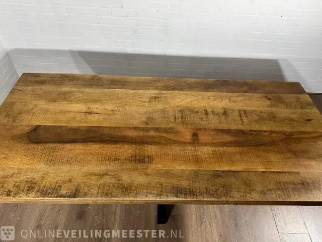 Eetkamertafel – mangohout – zwart metalen spinpoot - afbeelding 6 van  6