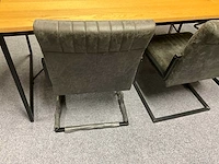 Eetkamertafel met 2 stoelen en bank - afbeelding 3 van  11