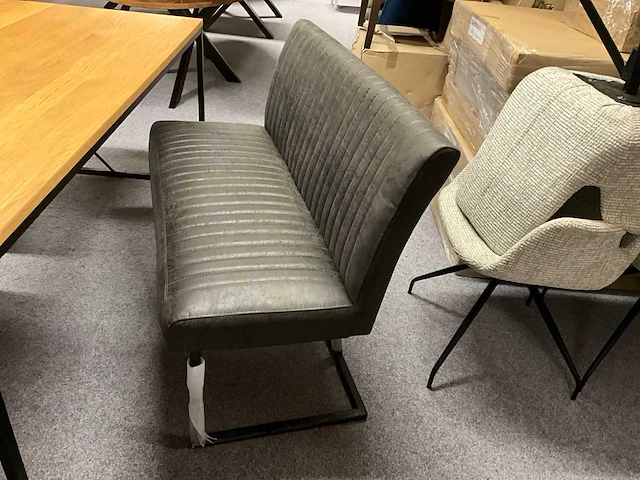 Eetkamertafel met 2 stoelen en bank - afbeelding 9 van  11