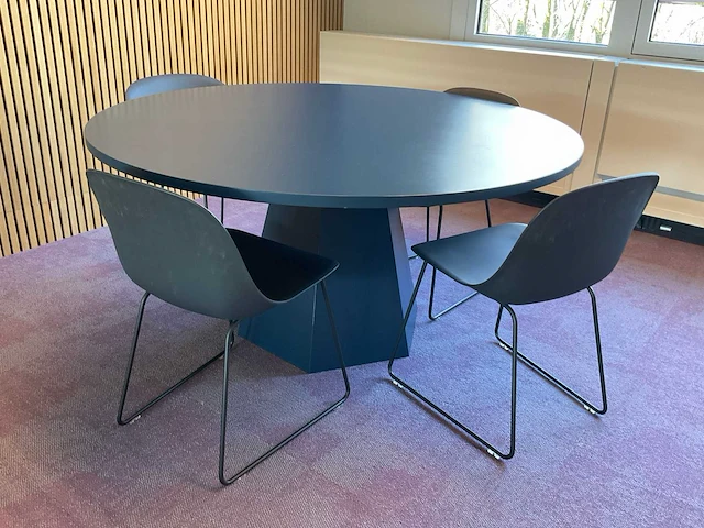 Eetkamertafel met 4 stoelen - afbeelding 1 van  4