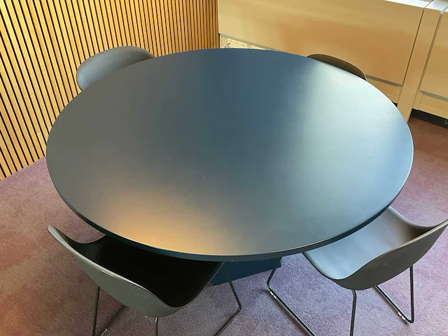 Eetkamertafel met 4 stoelen - afbeelding 2 van  4
