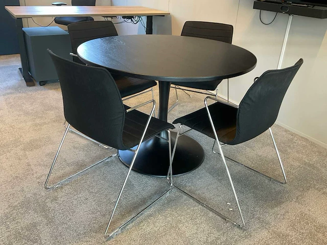 Eetkamertafel met 4 stoelen - afbeelding 1 van  4