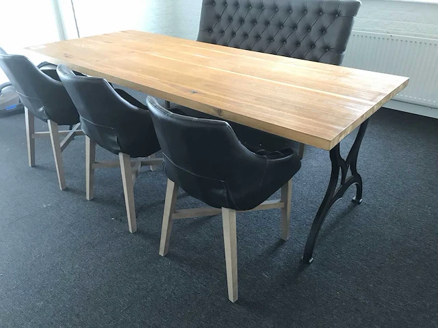 Eetkamertafel met stoelen en bank - afbeelding 4 van  10