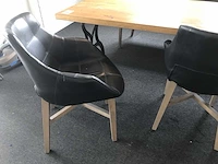 Eetkamertafel met stoelen en bank - afbeelding 9 van  10