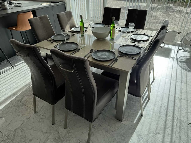 Eetkamertafel met stoelen - afbeelding 1 van  7