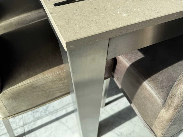 Eetkamertafel met stoelen - afbeelding 4 van  7