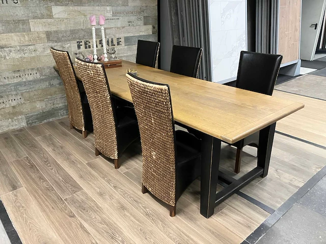 Eetkamertafel met stoelen - afbeelding 1 van  9