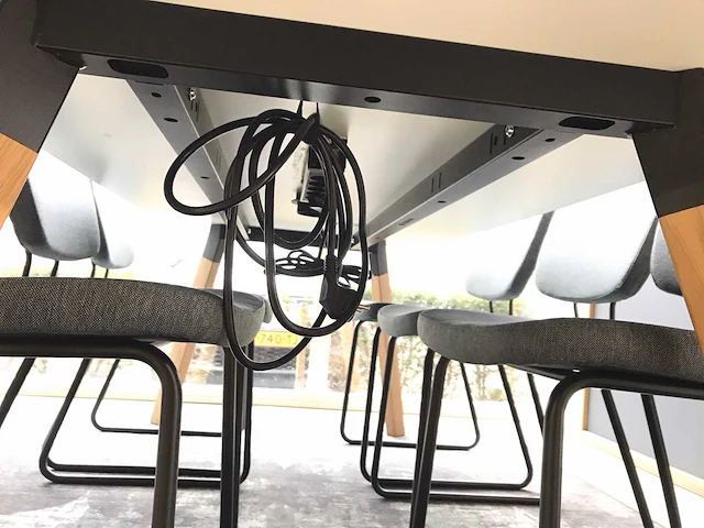 Eetkamertafel met stoelen - afbeelding 4 van  12