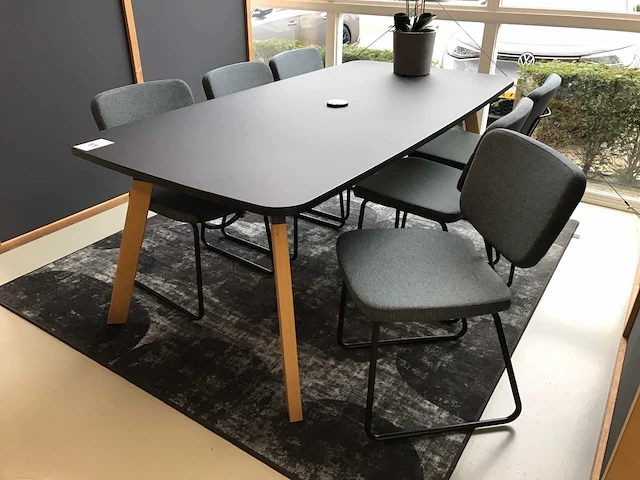 Eetkamertafel met stoelen - afbeelding 1 van  12
