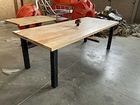 Eetkamertafel