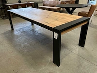 Eetkamertafel