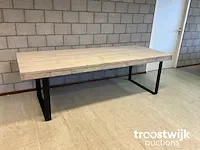 Eetkamertafel