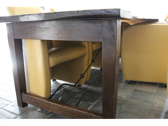 Eettafel met 8 lederen stoelen op wielen. afmeting tafel 300 x 98 x 76 cm. - afbeelding 3 van  5