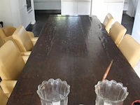 Eettafel met 8 lederen stoelen op wielen. afmeting tafel 300 x 98 x 76 cm. - afbeelding 4 van  5
