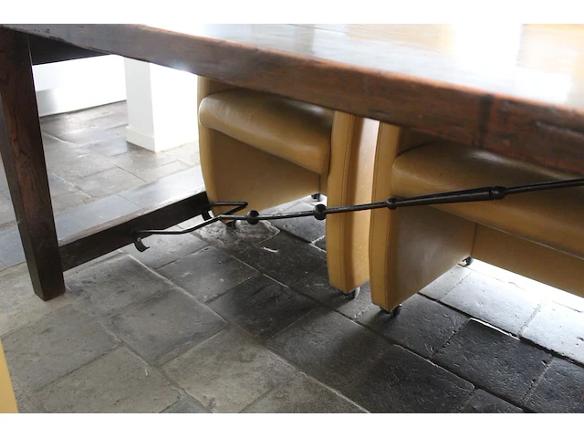 Eettafel met 8 lederen stoelen op wielen. afmeting tafel 300 x 98 x 76 cm. - afbeelding 5 van  5