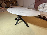 Eettafel, naturel onbehandeld eikenhout, zwart metalen spinpoot