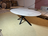 Eettafel, onbehandeld eikenhout, zwart metalen spinpoot