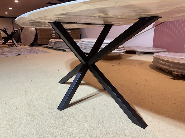 Eettafel, onbehandeld eikenhout, zwart metalen spinpoot - afbeelding 3 van  4