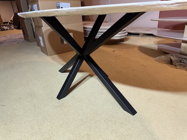 Eettafel, ovaal, naturel eikenhout, zwart metalen spinpoot - afbeelding 5 van  5