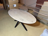 Eettafel, ovaal, naturel massief hout, zwart metalen spinpoot - afbeelding 2 van  5