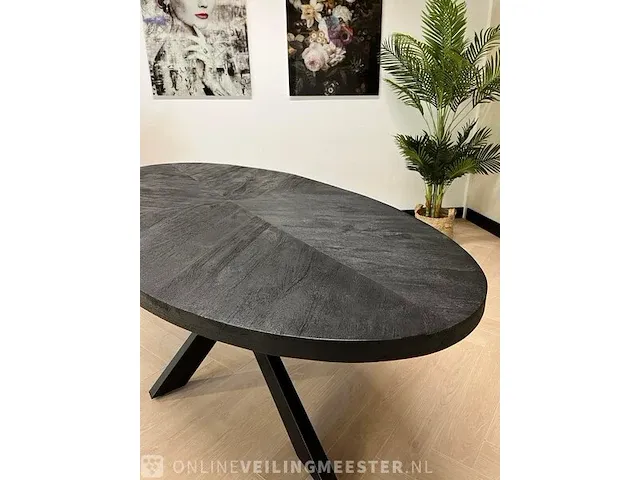 Eettafel ovaal visgraat zwart, zwart, bouwjaar 2024 - afbeelding 1 van  4