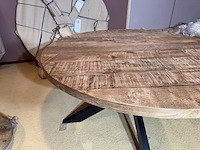 Eettafel rond, mangohout, zwart metalen spinpoot - afbeelding 3 van  5