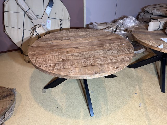 Eettafel rond, mangohout, zwart metalen spinpoot - afbeelding 4 van  5