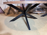 Eettafel rond, mangohout, zwart metalen spinpoot - afbeelding 5 van  5