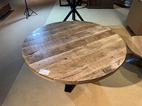 Eettafel rond, naturel mangohout, zwart metalen spinpoot - afbeelding 4 van  4