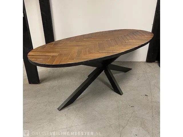 Eettafel visgraat bruin richfield, bruin, bouwjaar 2023 - afbeelding 1 van  5