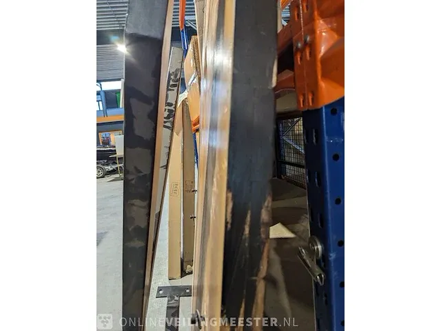 Eettafel visgraat bruin richfield, bruin, bouwjaar 2023 - afbeelding 5 van  5