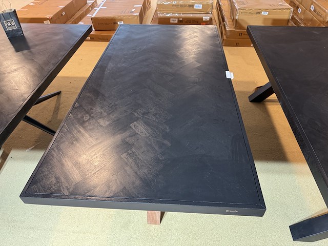 Eettafel, zwart hardhout, houten onderstel - afbeelding 2 van  5
