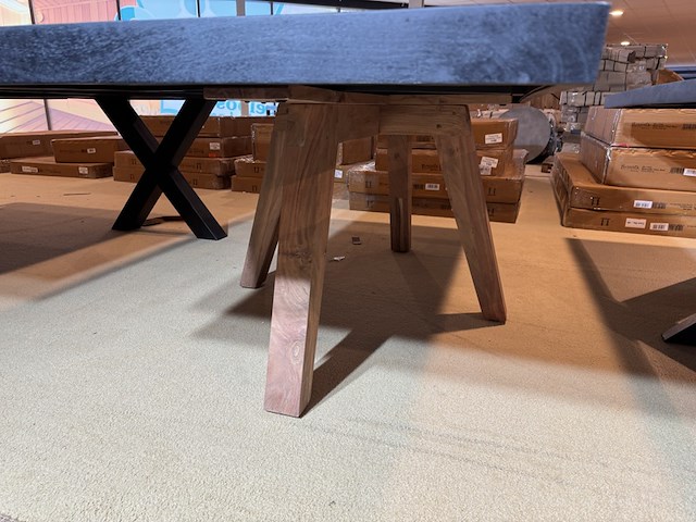 Eettafel, zwart hardhout, houten poten - afbeelding 3 van  5