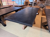 Eettafel, zwart hardhout, houten poten - afbeelding 1 van  5