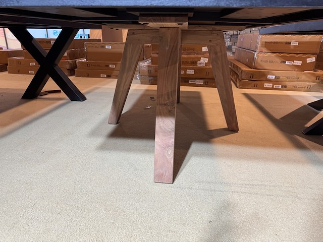 Eettafel, zwart hardhout, houten poten - afbeelding 4 van  5