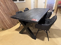 Eettafel, zwart hout, zwart metalen x-poot