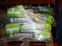 Egalisatiemateriaal soprema vermaspha op pallet. ca. 25 zakken. - afbeelding 1 van  2