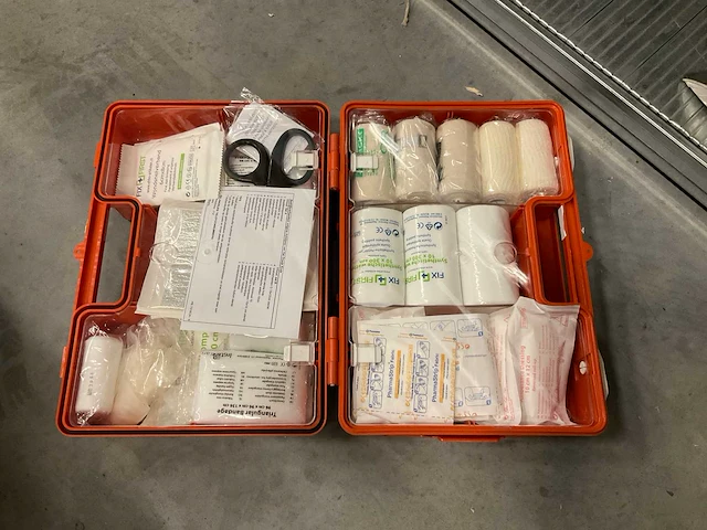 Ehbo doos en blusdeken - afbeelding 2 van  2
