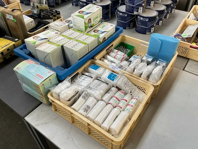 Ehbo verband en divers - afbeelding 1 van  5