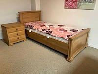 Eiken bed en nachtkastje - afbeelding 2 van  7