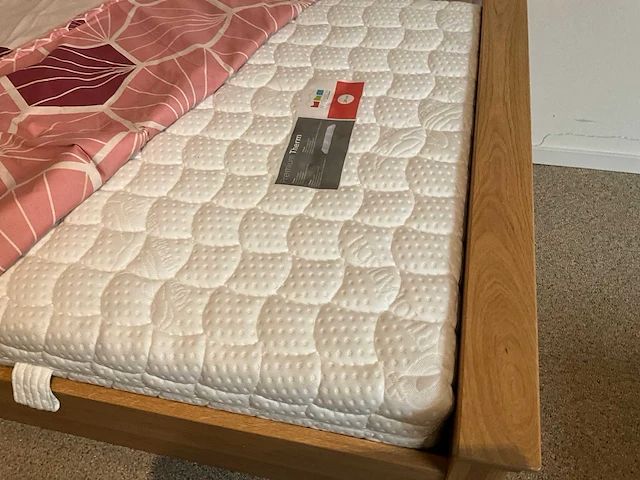 Eiken bed en nachtkastje - afbeelding 4 van  7