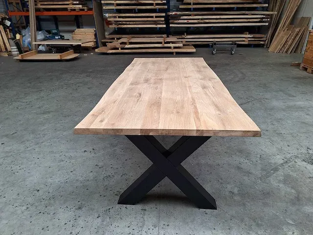 Eiken boomstam eettafel 220 cm. - afbeelding 3 van  4