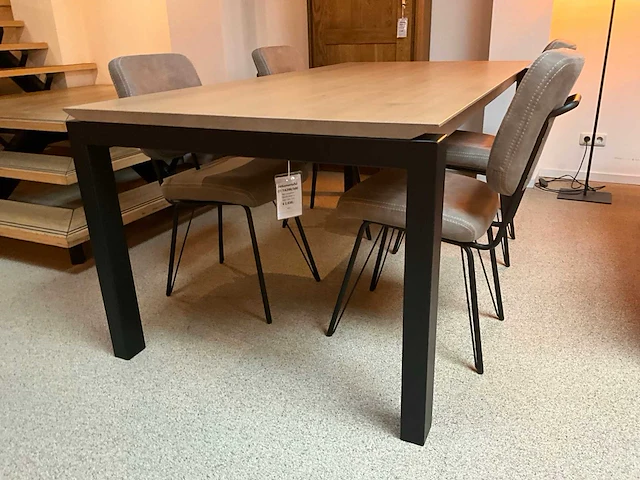 Eiken eetkamertafel met tuimelblad - afbeelding 1 van  9