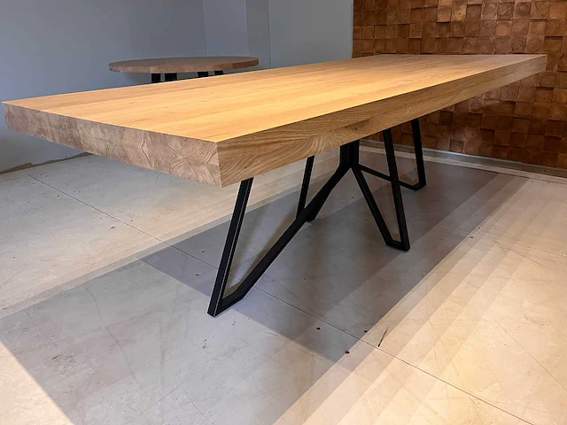 Eiken eettafel 240 cm. - afbeelding 1 van  6
