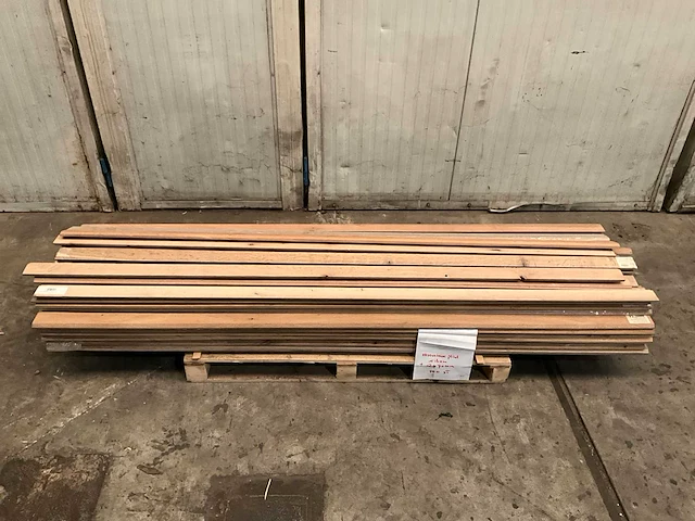 Eiken kraalplint massief 18x70mm (220 m1) - afbeelding 1 van  3