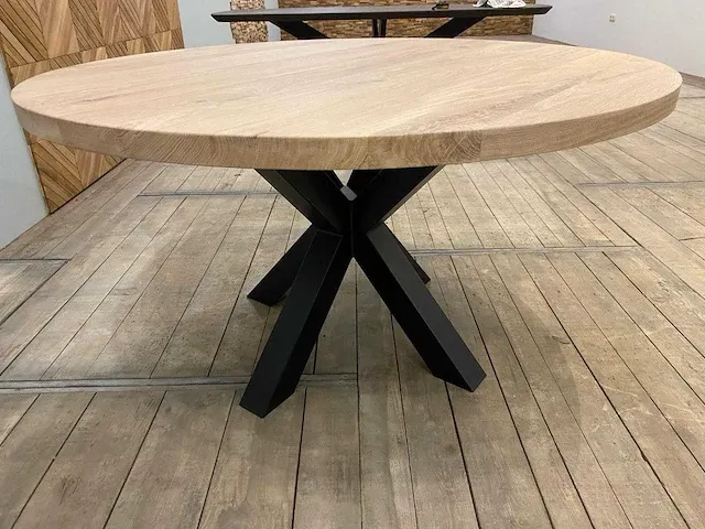 Eiken ronde eettafel 130 cm. - afbeelding 1 van  4
