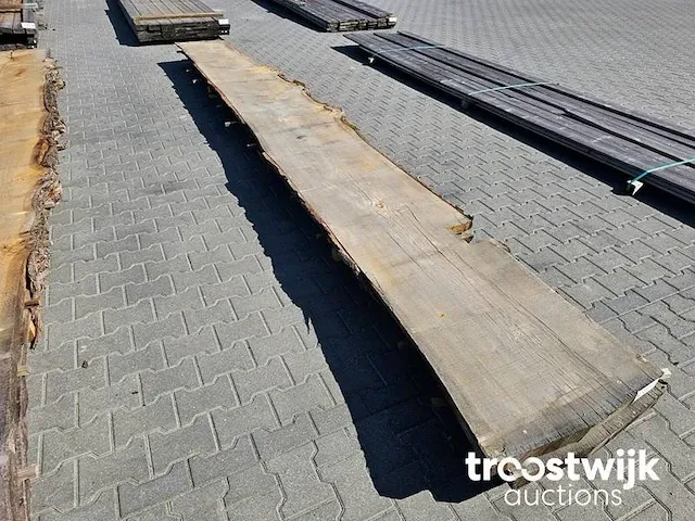 Eiken schaaldelen 2 stuks 540cm breedte 50-68cm dikte 4,8cm - afbeelding 1 van  5