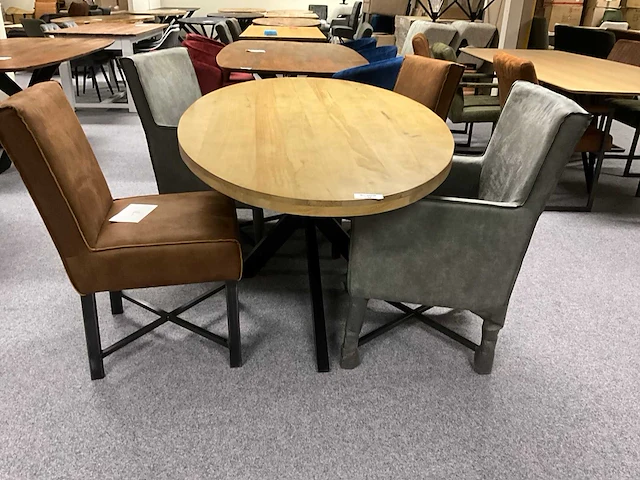 Eiken tafel 4 leren stoelen - afbeelding 4 van  10